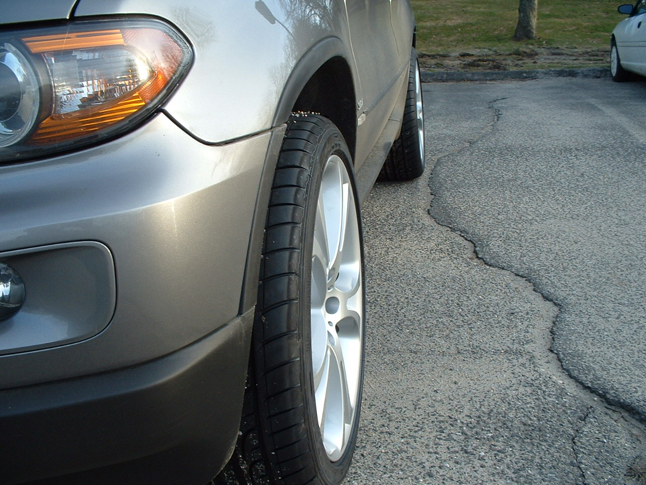 An e53 with OEM 21" X6 Wheels