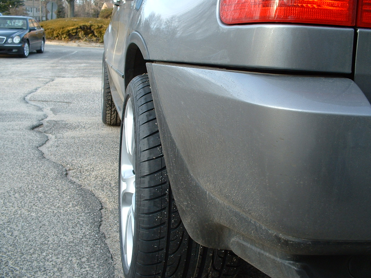 An e53 with OEM 21" X6 Wheels